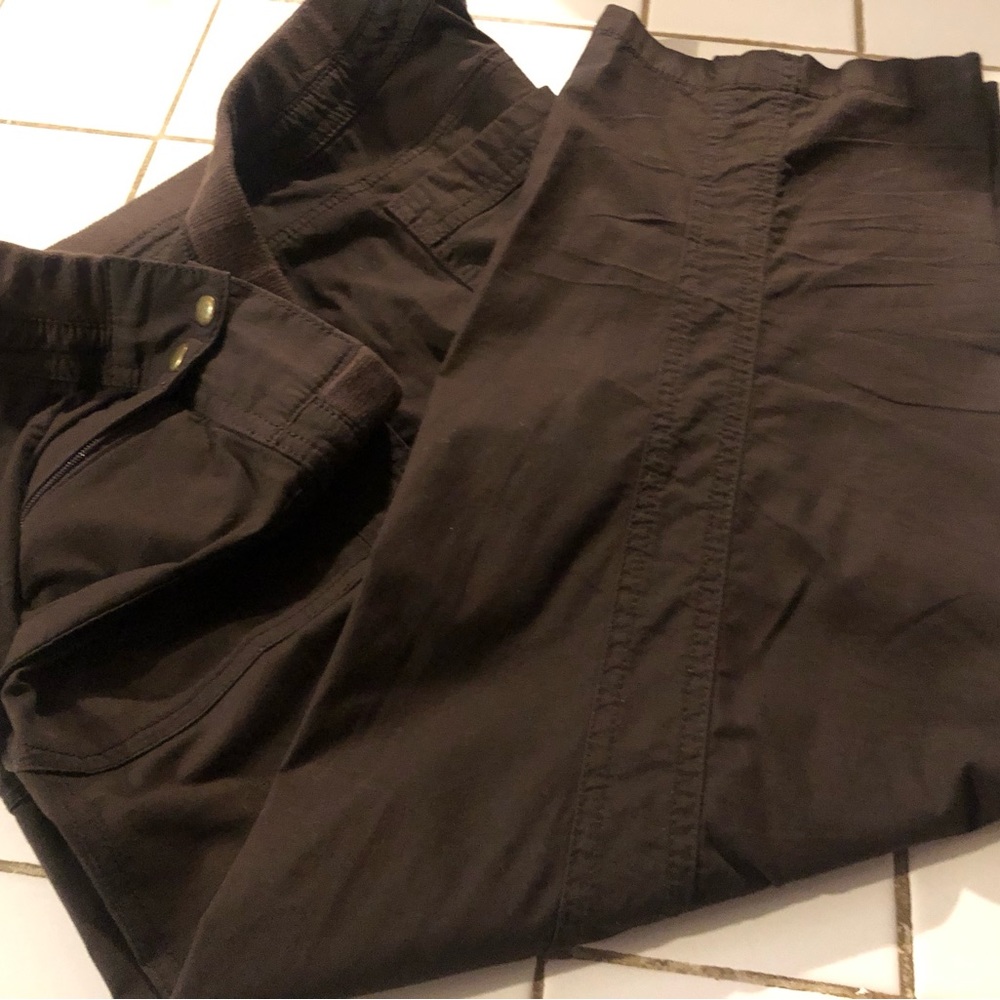 Capris with pockets in dark brown - Picture 5 of 10